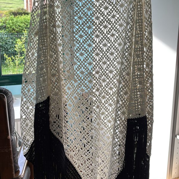 Chal crochet perlé blanco